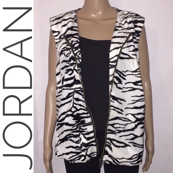 Animal Print Plus Size Faux Fur Vest - Picture 2 of 5